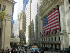 Wall Street cae por incertidumbre sobre estímulos