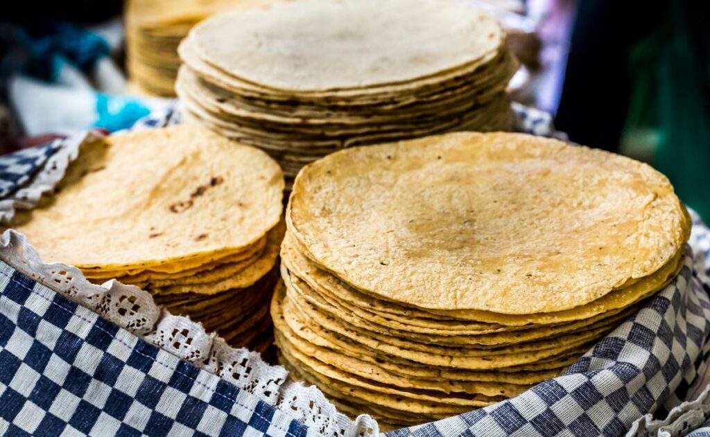 La tortilla no aumentará de precio en enero: AMLO