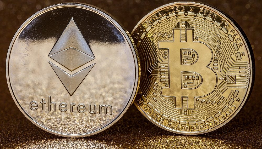 Bitcoin y ethereum ven importantes correcciones después de alcanzar nuevos récords