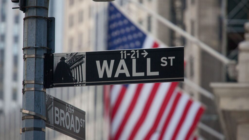 Wall Street cae junto con las acciones de crecimiento