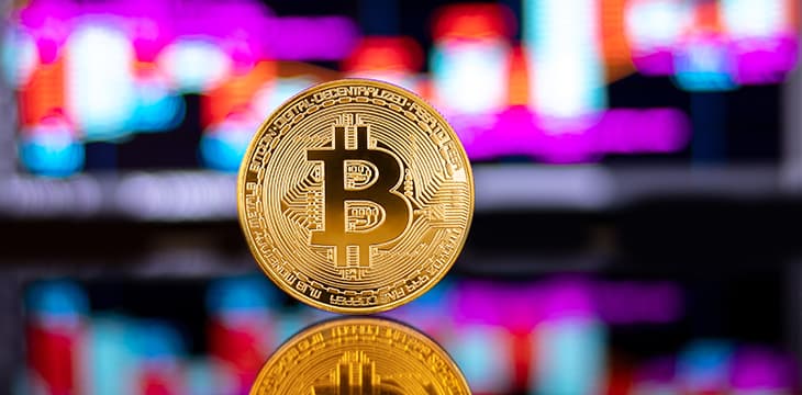 Bitcoin sube 5% a USD 58,000