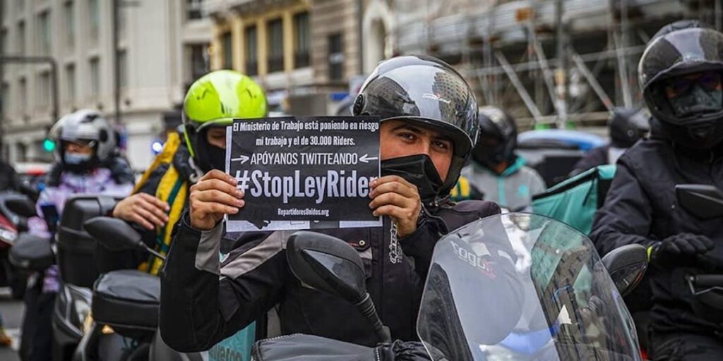 repartidores en España protestan por aplicación de Ley Rider