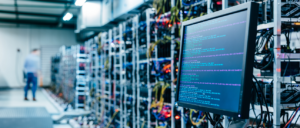 La imagen ejemplifica el manejo de información a través de Big Data como el que integra Seguritech