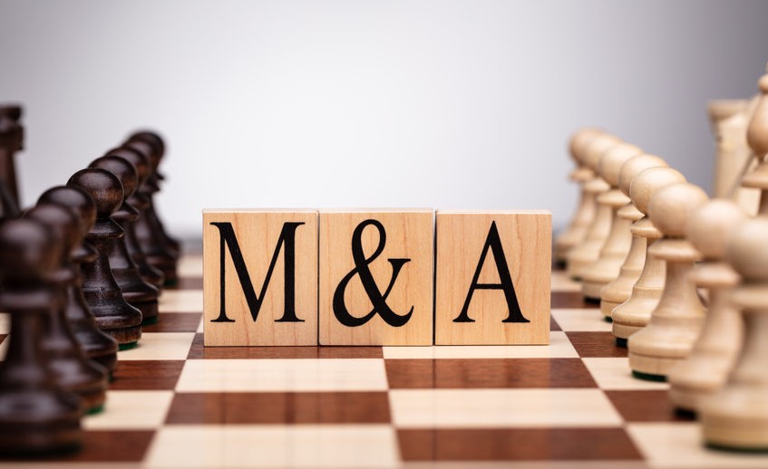 Tablero de ajedrez con iniciales de M&A. Luis Doporto Alejandre.