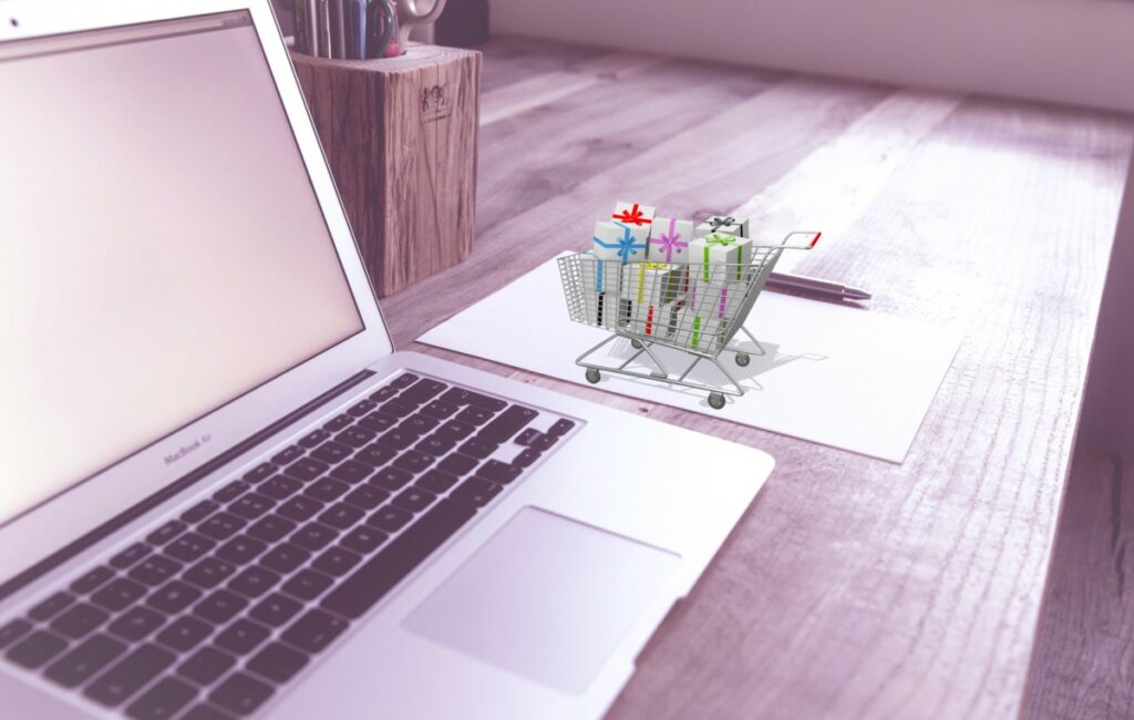 Compras en línea a través de plataforma de e-commerce