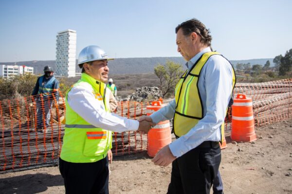 Mauricio Kuri supervisa obra