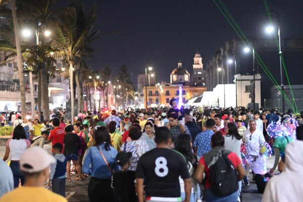 Turistas disfrutando durante Semana Santa, el Puerto de Veracruz a cargo de Patricia Lobeira Rodríguez.