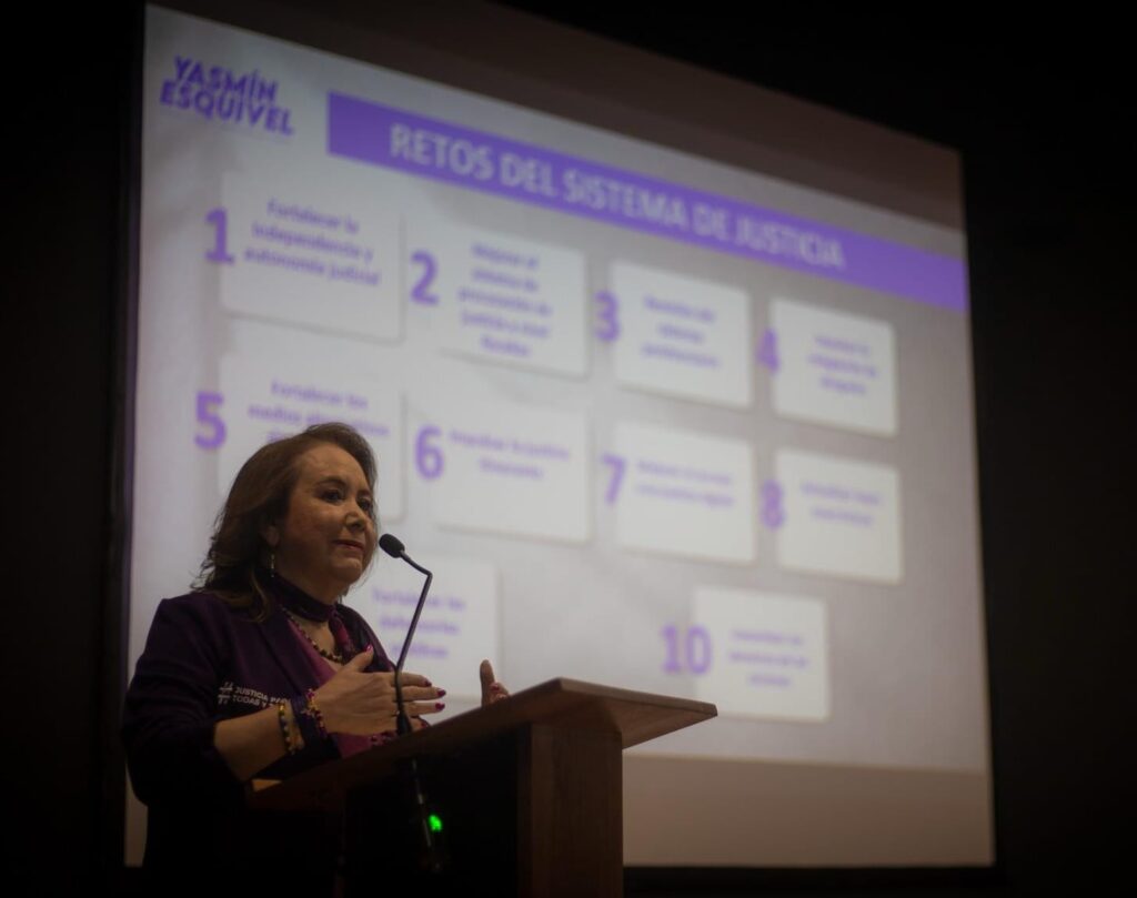 Comparte Yasmín Esquivel Mossa visión de justicia transformadora