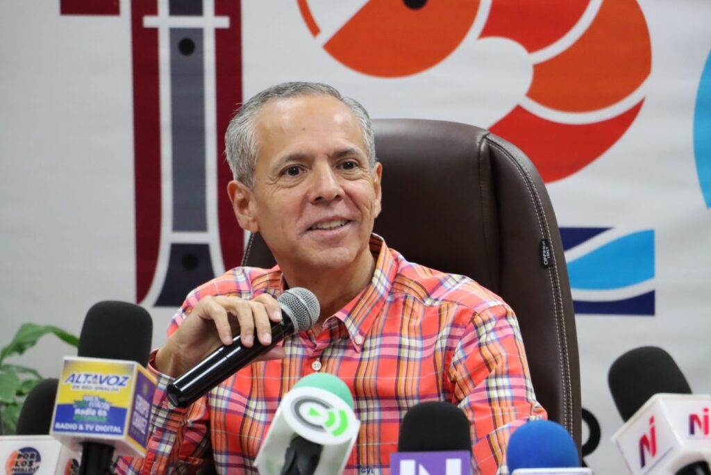 Gerardo Vargas Landeros, el alcalde de Ahome, Sinaloa, está enfrentando un procedimiento desafuero debido a posibles irregularidades.