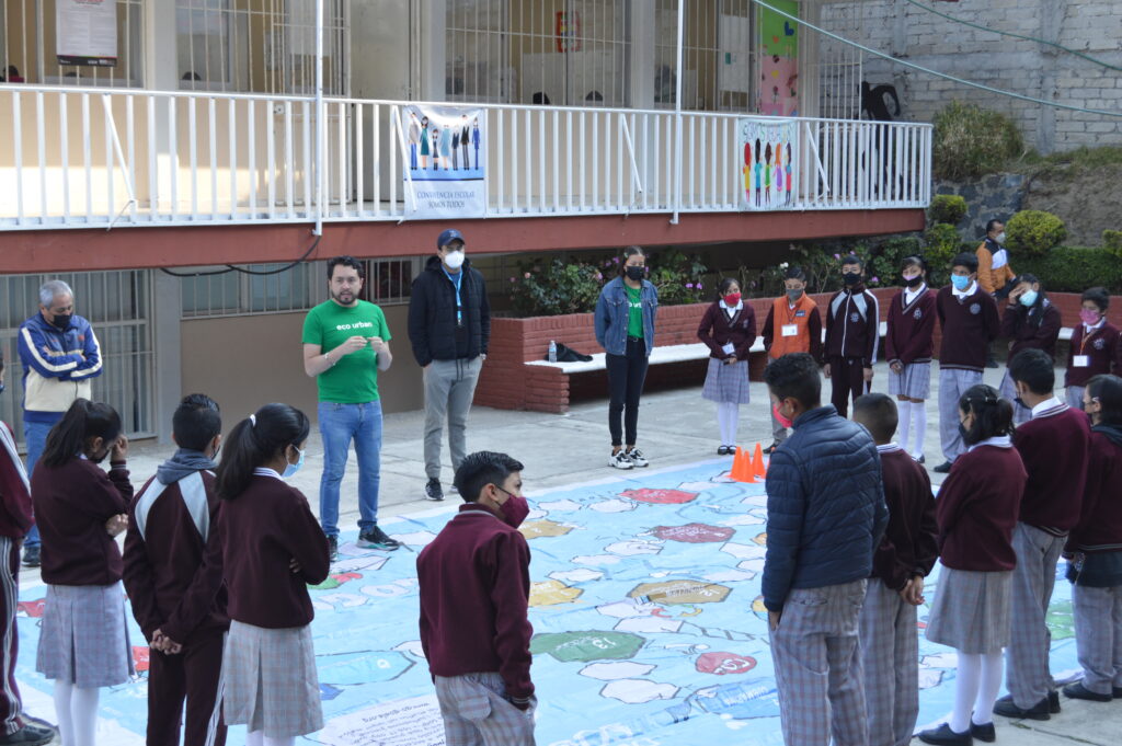 Promueven reciclaje AJEMEX y Eco Urban en escuelas