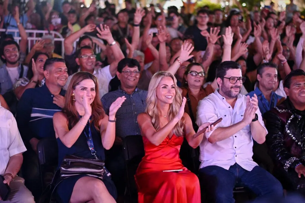 Patricia Lobeira Rodríguez consolida triunfo del Carnaval de Veracruz