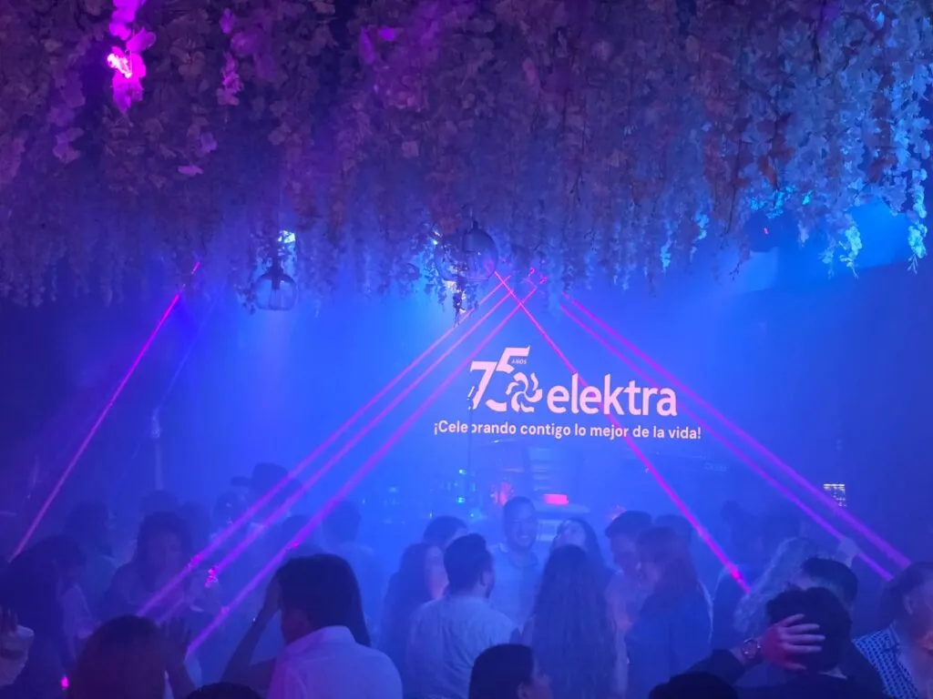 Esta activación refleja el enfoque renovado de Elektra hacia la generación de experiencias que van más allá del consumo.