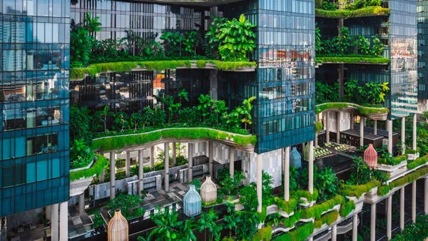 Ernesto Mizrahi examina transformación ecológica de alojamientos turísticos