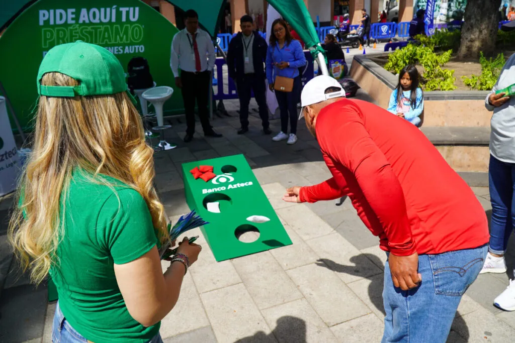 Banco Azteca y Elektra impulsan educación financiera comunitaria