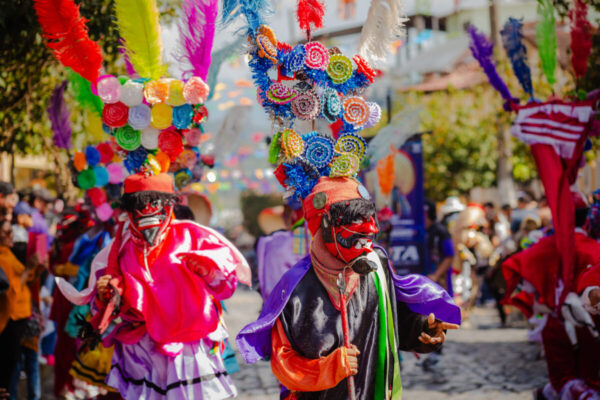 Banco Azteca impulsa turismo cultural en Máscaras Danzantes 2025