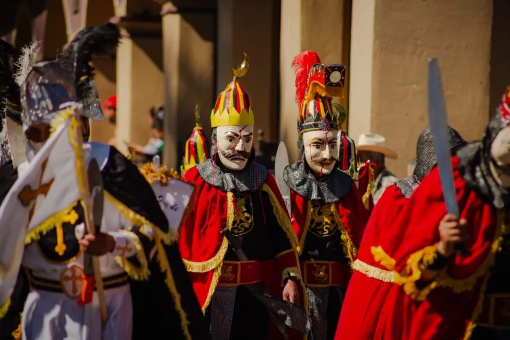 Banco Azteca impulsa turismo cultural en Máscaras Danzantes 2025