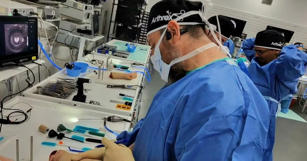 La empresa Distribuidora de Materiales Quirúrgicos MTY SA de CV (DIMAQ) quedó exonerada de las acusaciones en su contra.