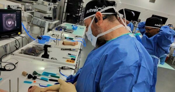 La empresa Distribuidora de Materiales Quirúrgicos MTY SA de CV (DIMAQ) quedó exonerada de las acusaciones en su contra.