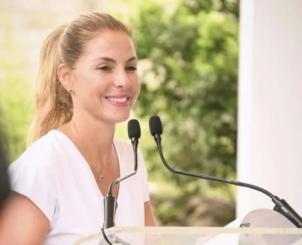 Paty Lobeira, alcaldesa de Veracruz, recibió la ratificación HR AA+ por su manejo financiero.