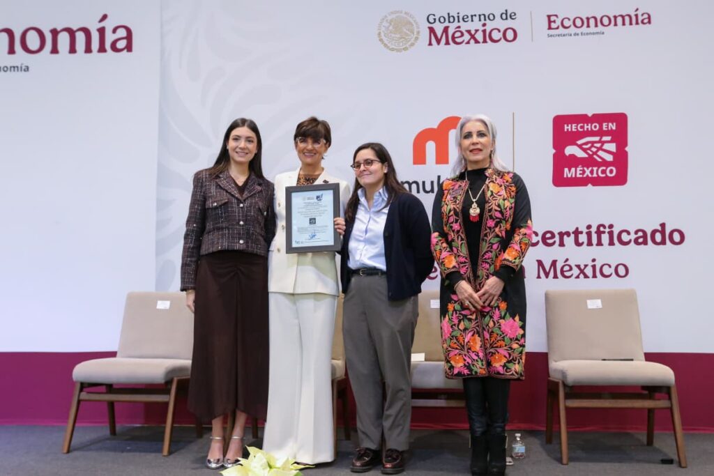 Olegario Vázquez Aldir y Multiva reciben distintivo Hecho en México.