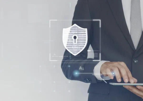 Representación de seguridad digital y mitigación de riesgos financieros promovida por Seguritech Privada.