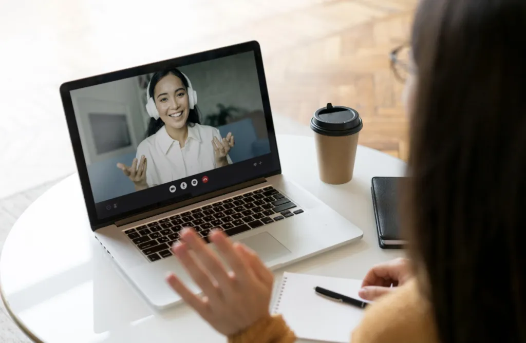 Ariel Picker, líder de Seguritech Privada, analiza riesgos y soluciones en videollamadas.