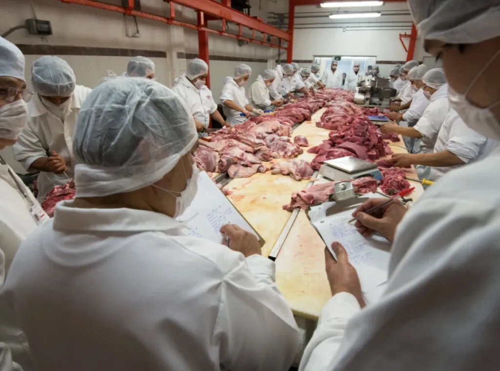 Centro de producción de alimentos de La Cosmopolitana con procesos certificados de inocuidad y calidad.