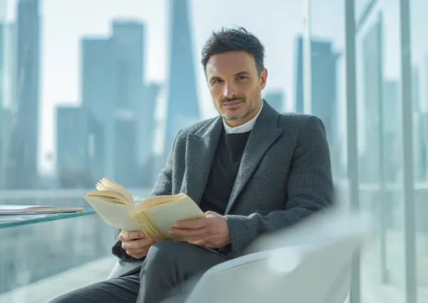 Carlos Raphael de la Madrid destaca que regalar libros también contribuye a equilibrar el uso de pantallas.