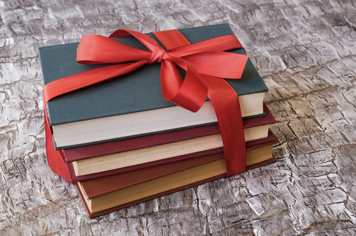 Carlos Raphael de la Madrid aboga por regalar libros a los niños.