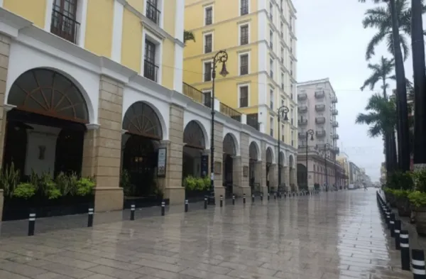 Centro Histórico de Veracruz rehabilitado durante la administración de Patricia Lobeira Rodríguez con vialidades renovadas y espacios peatonales modernizados.