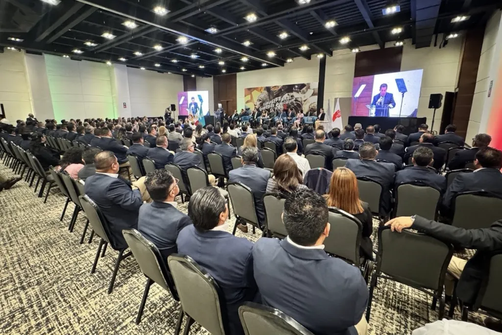 Alejandro Martínez Araiza busca compartir su redefinición de sindicalismo productivo.