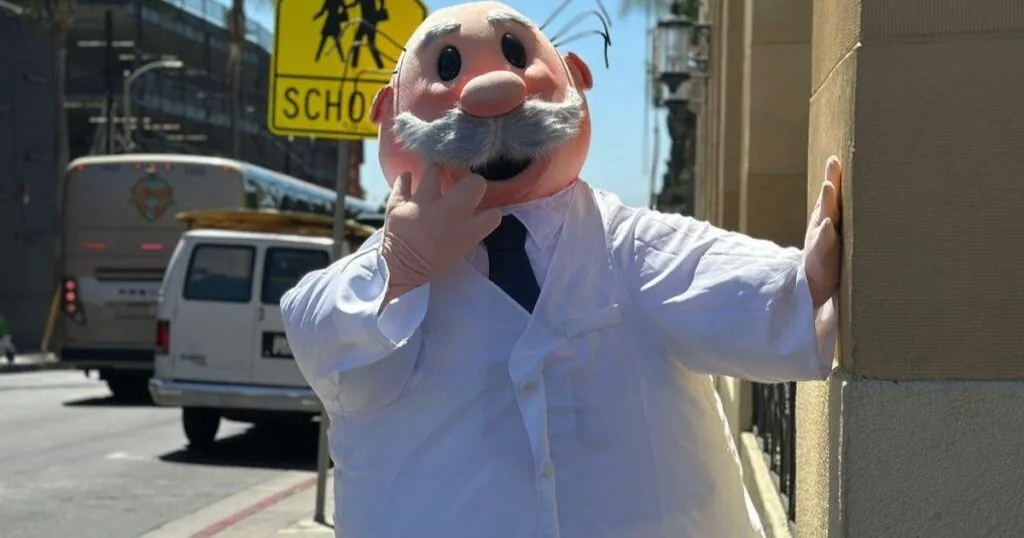 El CEO de Farmacias Similares, Víctor González Herrera, continúa con la internacionalización de sus marcas y productos.