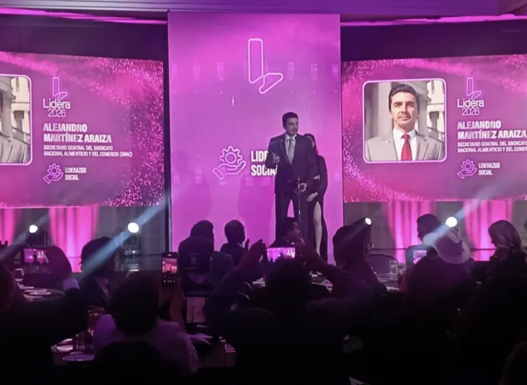 Alejandro Martínez Araiza durante discurso en Premios Lidera 2026.