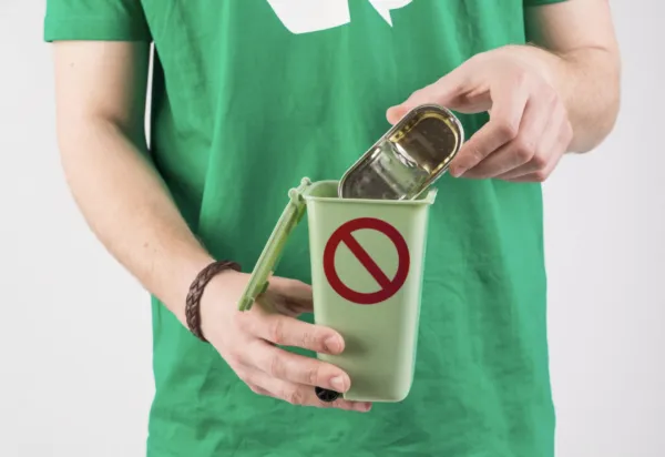 Procesos sostenibles de gestión de residuos y reciclaje implementados por La Cosmopolitana en la industria alimentaria.