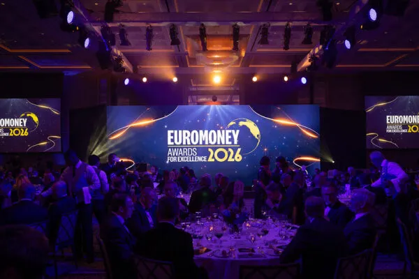 Crédito formal y movilidad social: Euromoney galardona a Banco Azteca
