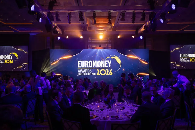 Crédito formal y movilidad social: Euromoney galardona a Banco Azteca
