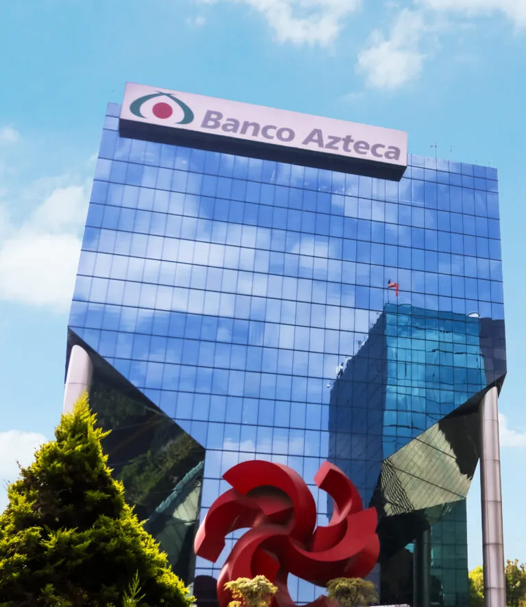 Banco Azteca y Grupo Salinas acreditan pagos fiscales ante el fisco