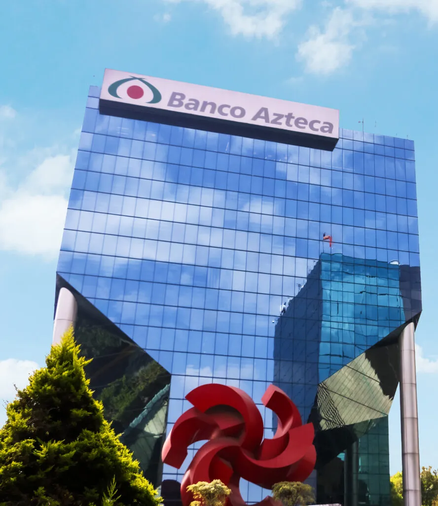 Banco Azteca y Grupo Salinas acreditan pagos fiscales ante el fisco
