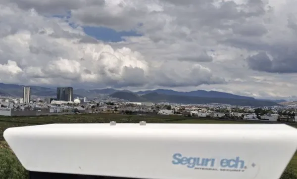 Seguritech integra centros de comando, analítica, videovigilancia y sistemas conectados para la gestión de seguridad urbana.