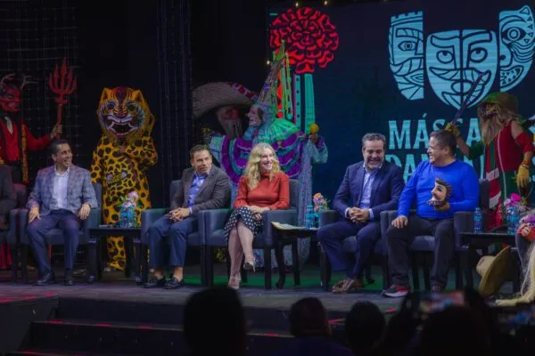 Máscaras Danzantes y Banco Azteca consolidan la fiesta viva de México