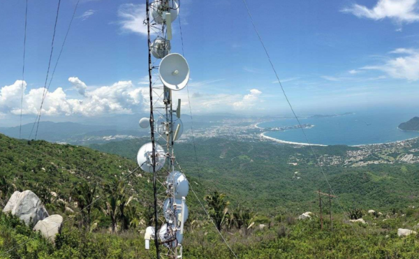 Sistemas de videovigilancia, IA y telecomunicaciones aplicados por Seguritech Privada al monitoreo de riesgos y la coordinación de emergencias.